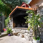 Holiday House Mima